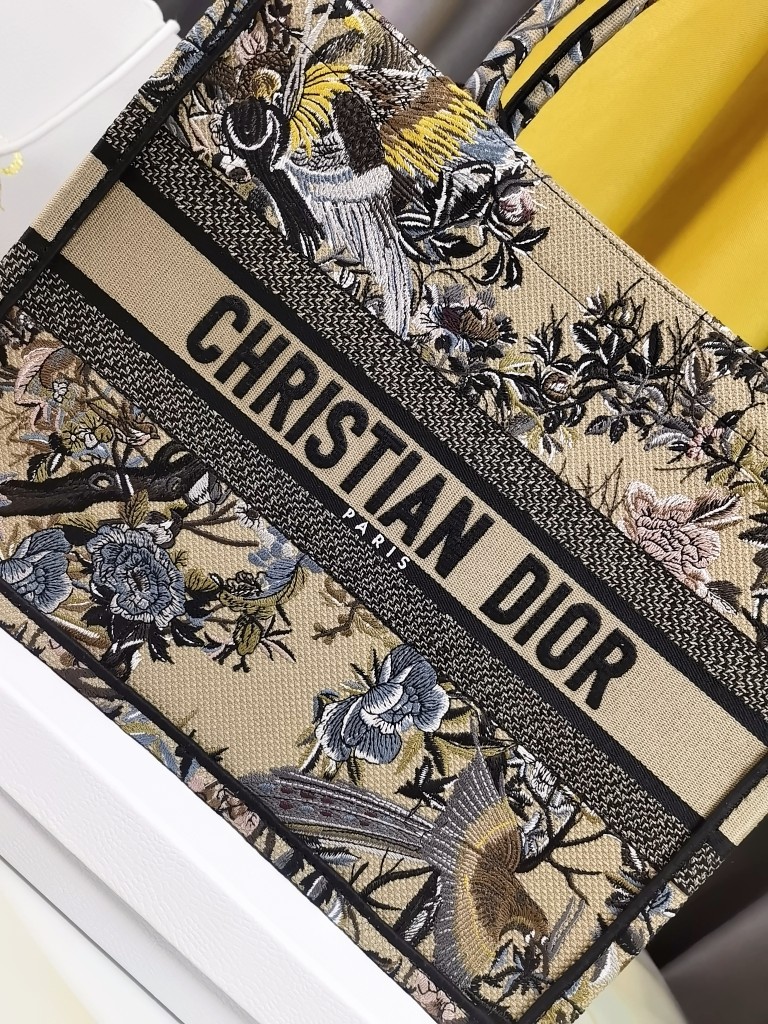 Dior Shopping Bags